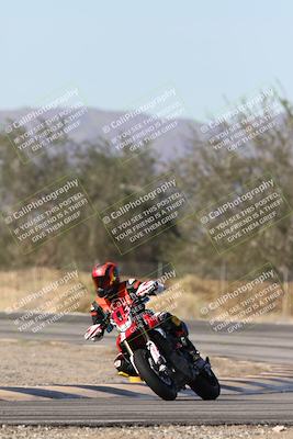 media/Dec-01-2025-Moto Forza (Mon) [[2daa91e15f]]/3-Beginner Group/Session 3 (Turn 3)/